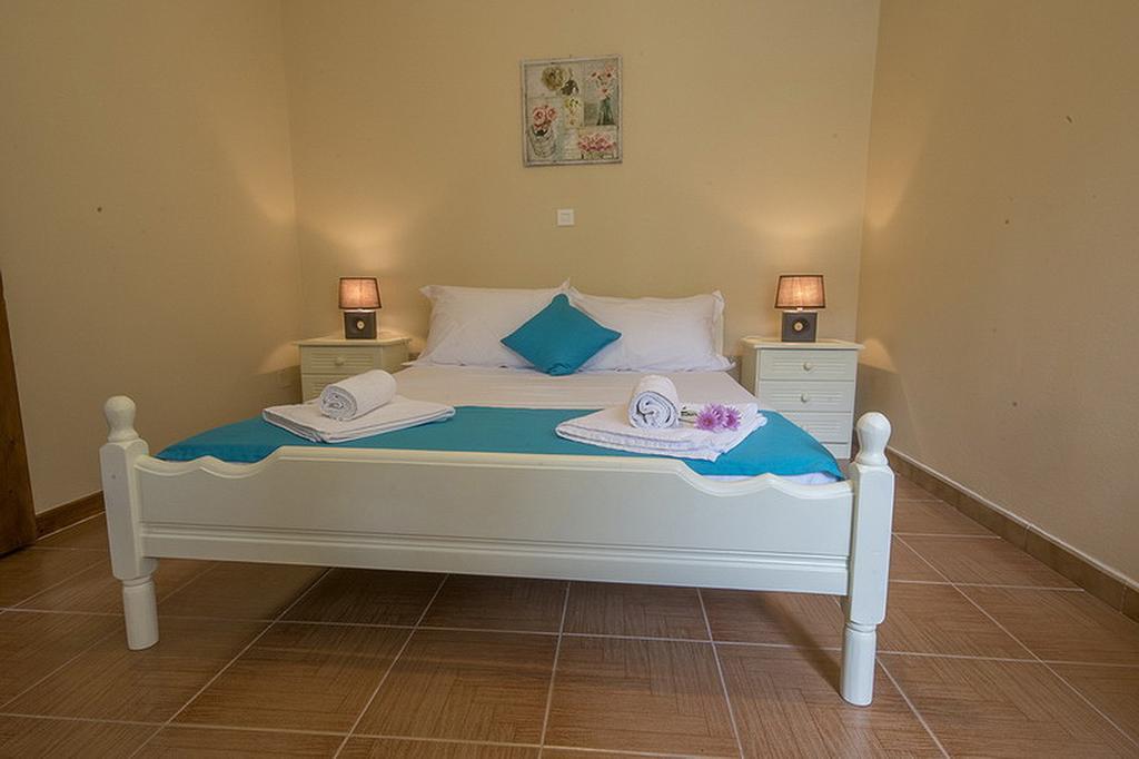 Paxos Santa Marina Villas Gaios Room photo